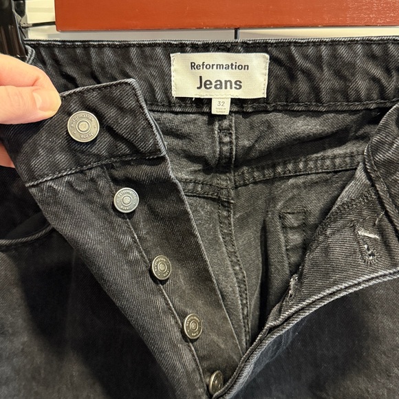 Reformation Cynthia High Rise Straight Long
Size 32 x 32
Excellent condition - Picture 8 of 12